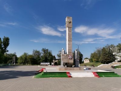 Братская могила советских воинов, погибших в период Сталинградской битвы