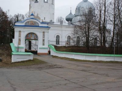 Городское кладбище, ХVIII-ХIХ в.: южные ворота; восточные ворота; фрагменты ограды