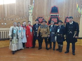 В Хангаласском районе в конкурсе «Бөртө Оһуокай» лучший запевала выиграл жеребенка