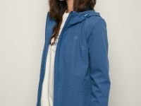 Спортивная ветровка приталенного силуэта