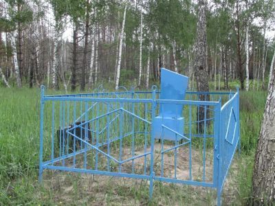 Могила советского солдата Артемченко Василия Романовича, погибего в 1943 г. в бою с немецко-фашистскими захватчиками