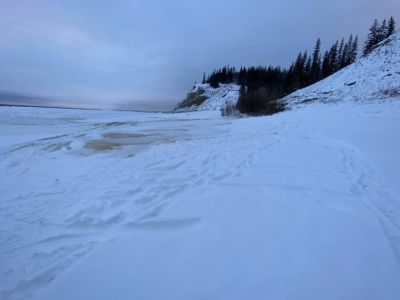 «Обнаружены интересные явления»: учёные исследуют незамерзающий ручей в Якутии