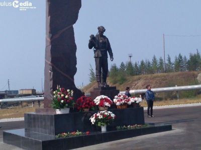 В Мирном почтили память погибших шахтеров на руднике «Мир»