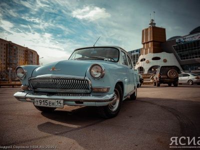 В духе американской классики. Якутянин установил мотор V8 на свою раритетную «Волгу»