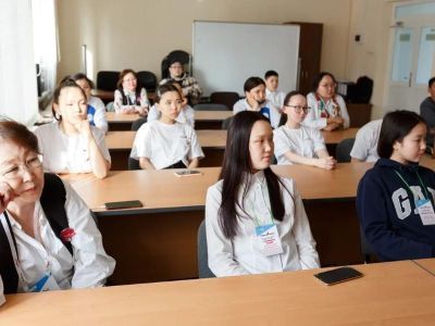 Учащиеся «Точек роста» из районов Якутии ознакомились с лабораторией графеновых нанотехнологий СВФУ