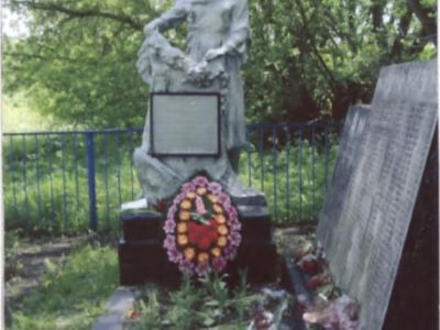 Братская могила воинов, погибших в 1941 - 1943 гг.