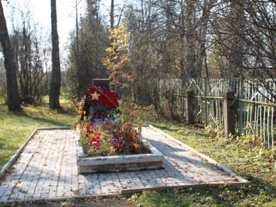 Братское захоронение советских воинов, погибших в 1941-1944 гг.