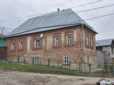 Жилой каменный двухэтажный дом