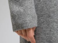 Вязаное платье полуприлегающего силуэта