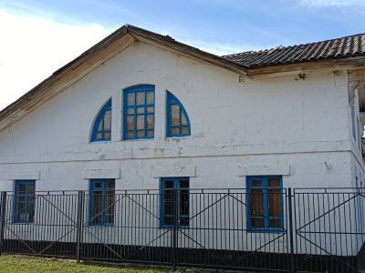 Каменный корпус у перекрестка дорог (баня и столовая)