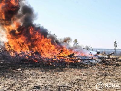 Сухие грозы стали причиной лесных пожаров в трех районах Якутии