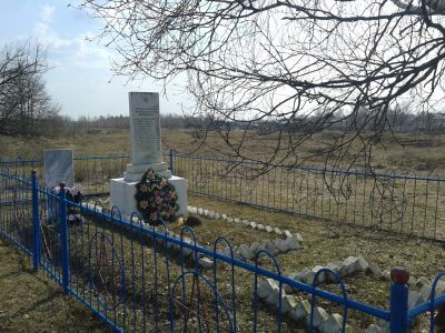 Братская могила 23 воинов, погибших в 1943 г. в боях с немецко-фашистскими захватчиками при освобождении поселка