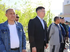 В Якутске возложили цветы к памятнику Илье Винокурову в рамках Спартакиады трудовых коллективов