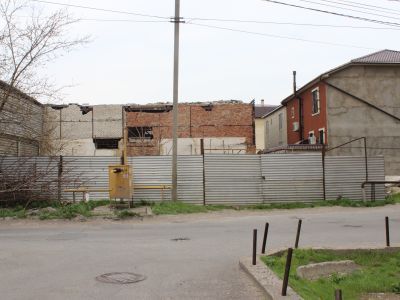 Памятник революционным борцам - рабочим фабрики "Каспийская мануфактура"