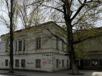 Правый флигель