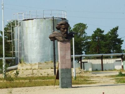 Памятник-бюст Чернышевскому Николаю Гавриловичу (1828-1889), русскому революционеру-демократу, ученому, писателю