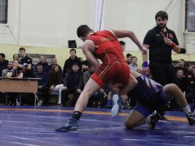 Якутские борцы прошли отбор на первенство России среди юниоров