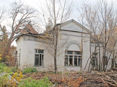 Дача купца В.Н.Башкирова (В.М.Сурошникова): дом владельца; дом арендаторов; переход-галерея