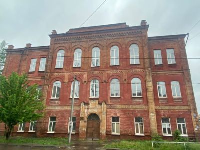 Школа фельдшериц и Лаврентьевская богодельня при Кузнецовской больнице