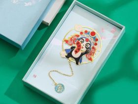 Закладка для книг с подвеской "Панда и китайская опера" (металл)