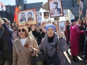 Фото. В Якутске акция «Бессмертный полк» собрала более 50 тысяч человек