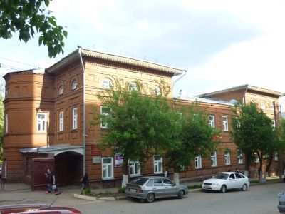 Дом, где в декабре 1917 года печаталась первая газета "Вятская правда" (Первый номер газеты вышел 21.11.1917 года)