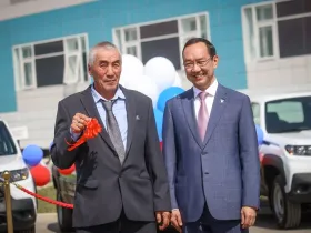 17 новых автомобилей передали районным больницам Якутии