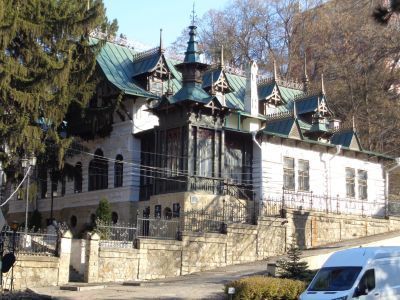 Дача Шаляпина Федора Ивановича, на которой он отдыхал с 1897 по 1917 гг. В оформлении интерьера принимали участие художники Коровин Константин Алексеевич и Рерих Николай Константинович