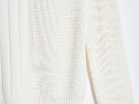 Джемпер с округлым вырезом прямого силуэта