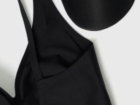 Бесшовный бюстгальтер с формованными чашками, Черный