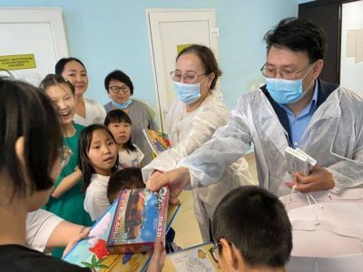 Медики Якутии присоединились к акции «Коробка храбрости»