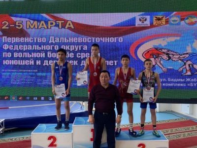 Юные борцы Якутии завоевали 15 медалей первенства Дальнего Востока