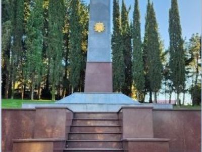 Братская могила советских воинов, умерших от ран в годы Великой Отечественной войны