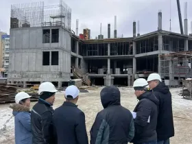 Виктор Романов проверил строительство двух школ, школы и детсада в Звездном