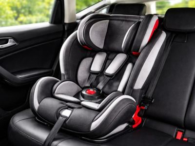 С 9 января в России почти вдвое вырастут штрафы за перевозку детей без автокресел