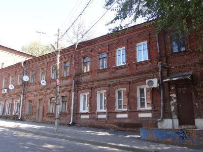 Двухэтажный флигель