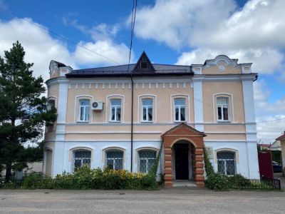 Памятник архитектуры XIX в., бывший дом купца XIX в. Дербеденева