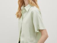 Блузка с коротким рукавом и отложным воротником