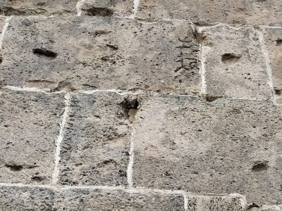 Граффити-строительный знак