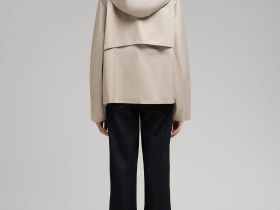 Ветровка со съемным капюшоном