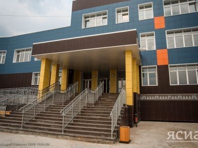 Сто тысяч рублей будут выплачивать учителям выпускников-стобалльников в Якутске