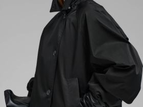 Ветровка со съемным капюшоном