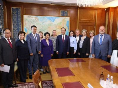 Айсен Николаев встретился с руководителями ведущих офтальмологических медцентров России