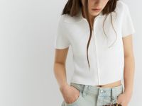 Молочный укороченный кардиган в рубчик на молнии Глория Джинс