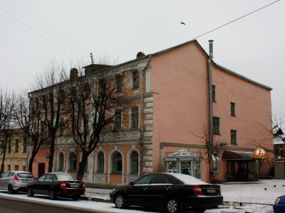 Дом С.Г.Орлова с дворовой двухэтажной постройкой