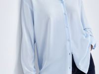 Блузка свободного кроя с отложным воротником