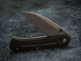 Складной нож Artisan Centauri, сталь дамаск, рукоять черный карбон/титан