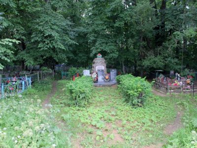 Братское захоронение советских воинов, погибших в 1941-44 гг.