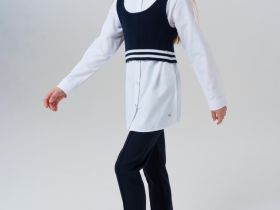 Комплект для девочек: блузка текстильная, жилет трикотажный