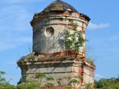 Две башни ограды